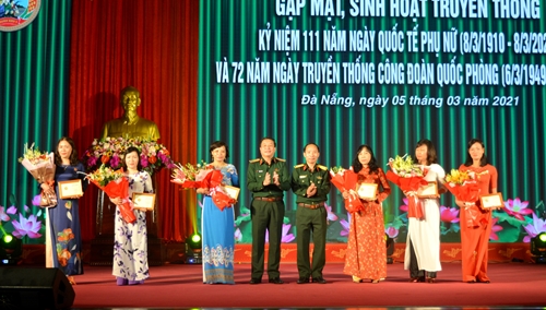 Phát huy phẩm chất tốt đẹp của phụ nữ Việt Nam trong thời kỳ mới